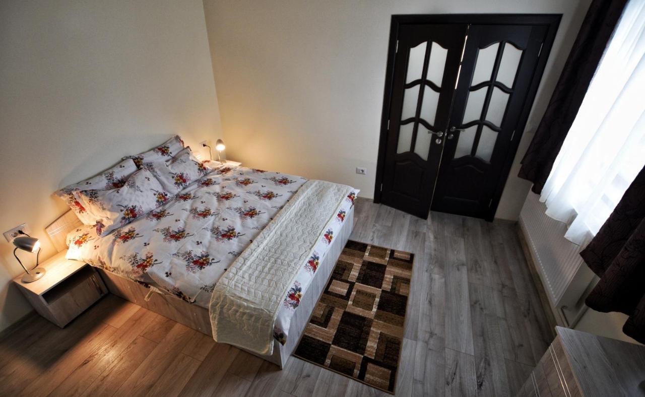 Flori'S Apartment Braşov Extérieur photo